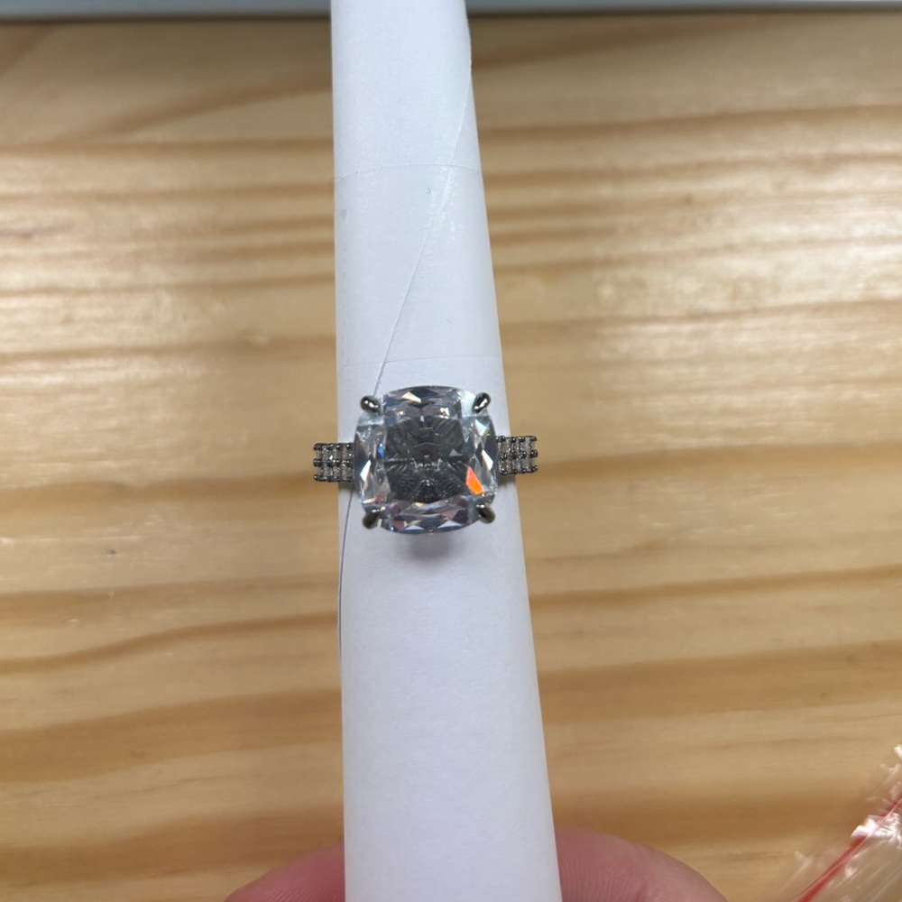 BOMB PARTY - brand new - April size 7